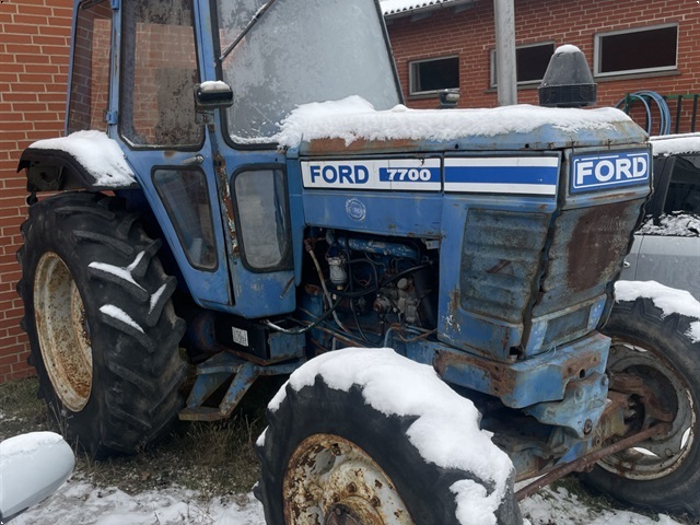 Ford 7700