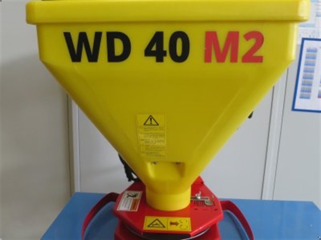 - - - WD 40 M2