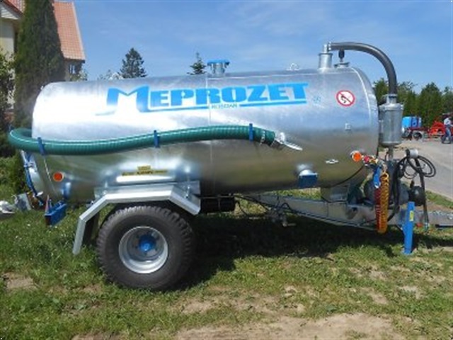 - - - Güllefässer 4,3 l / Slurry tank/ Beczkowóz T-527 (PN-40/2)